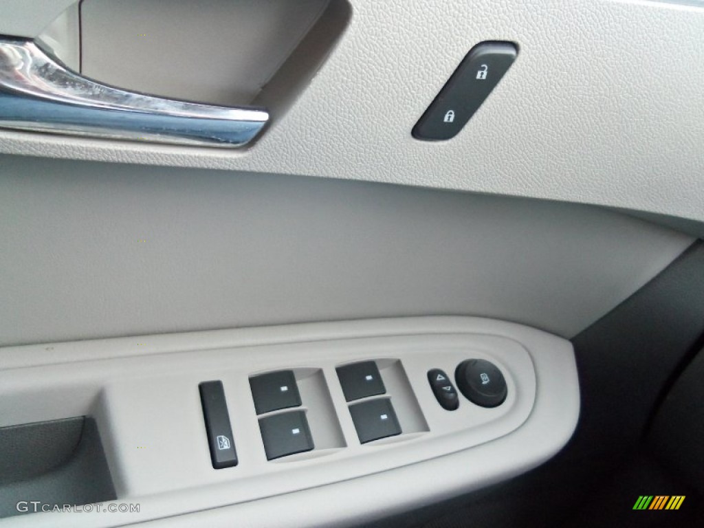 2011 Chevrolet Traverse LT AWD Controls Photo #59819777