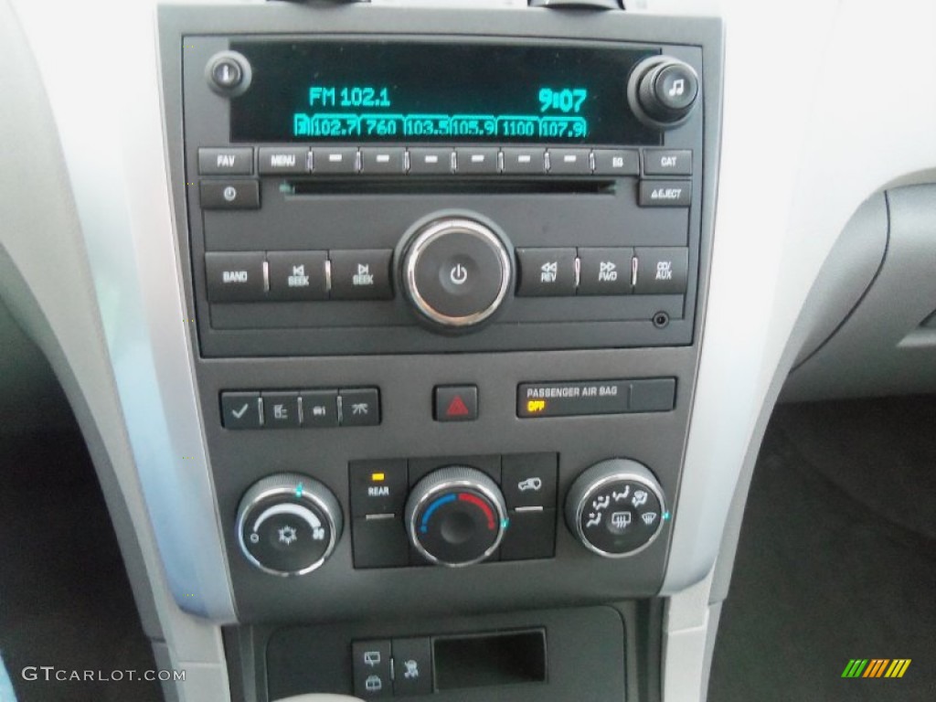 2011 Chevrolet Traverse LT AWD Controls Photo #59819831