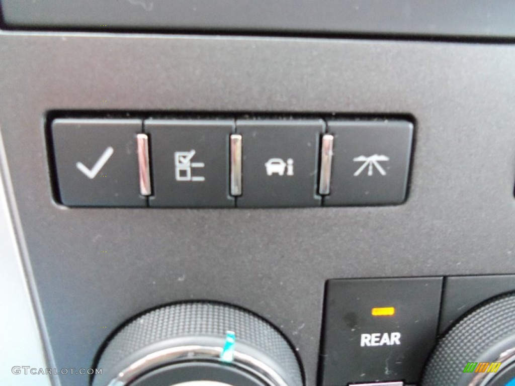 2011 Chevrolet Traverse LT AWD Controls Photo #59819876