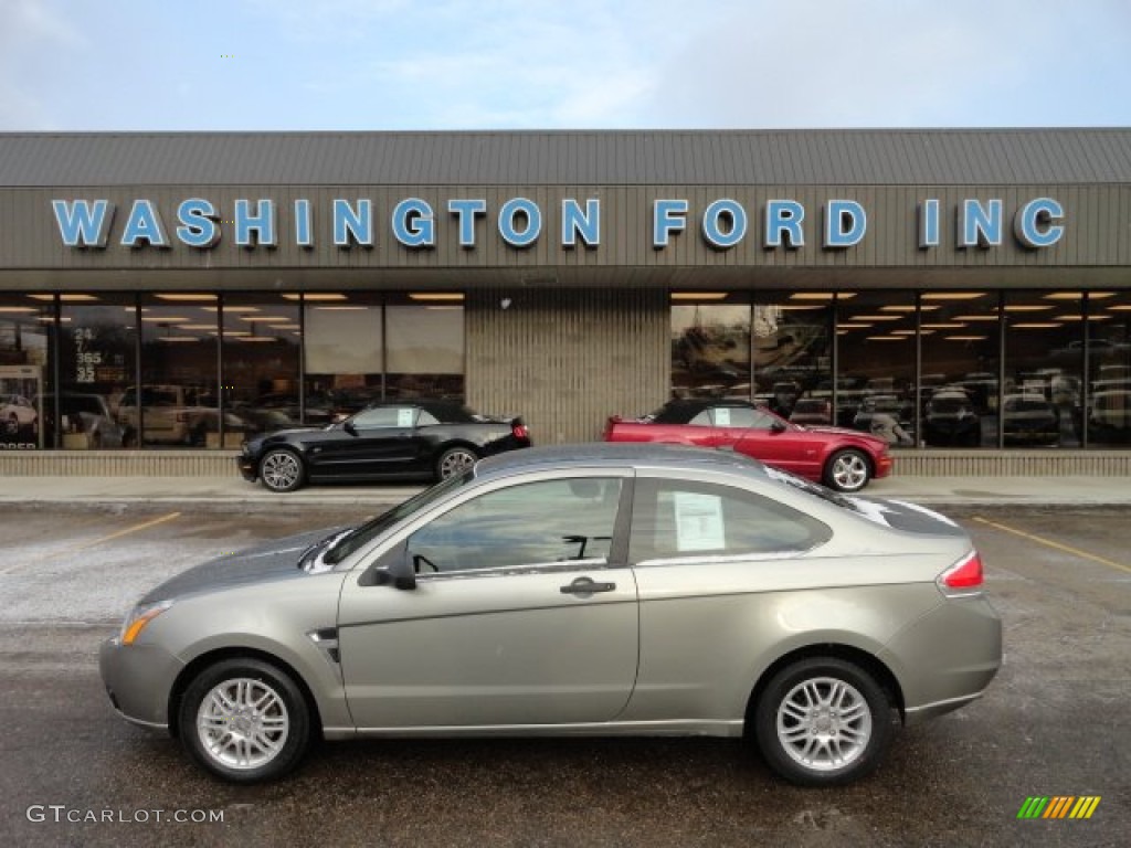 2008 Focus SE Coupe - Vapor Silver Metallic / Charcoal Black photo #1