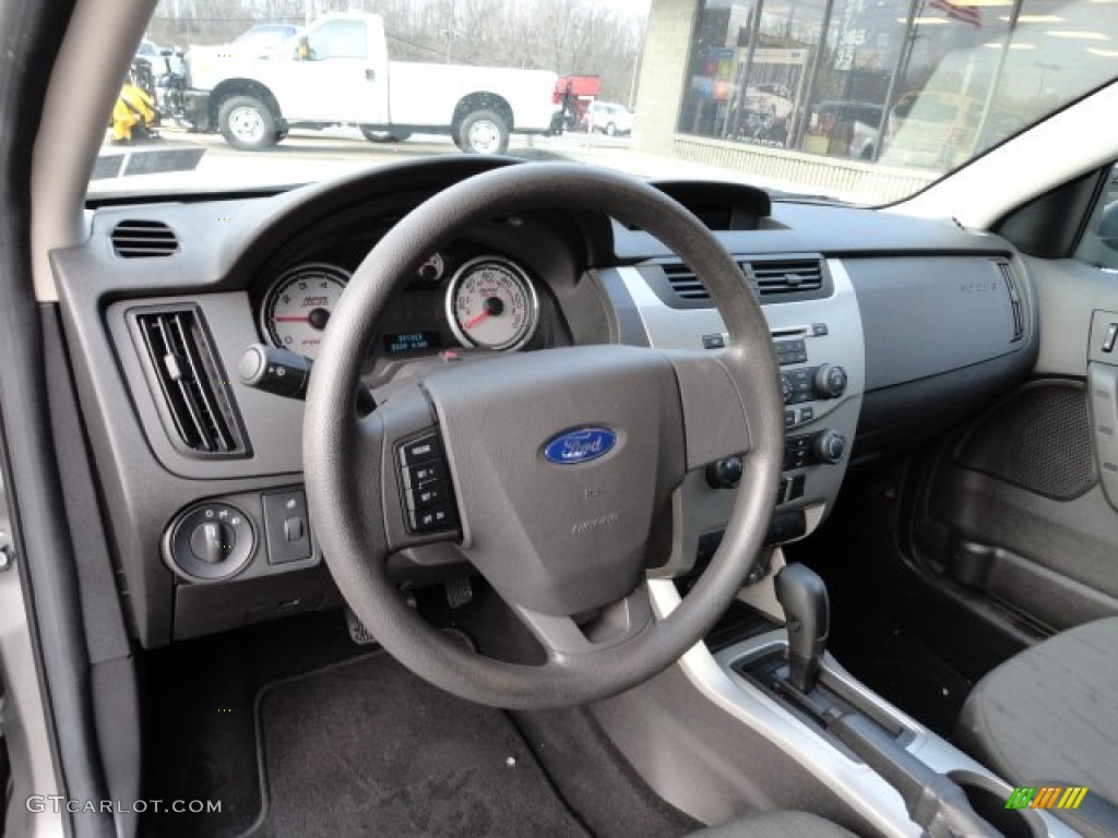 2008 Focus SE Coupe - Vapor Silver Metallic / Charcoal Black photo #12