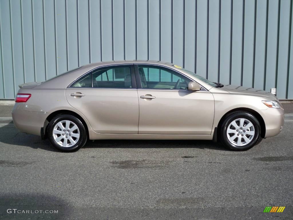 2007 Camry LE - Desert Sand Mica / Bisque photo #2