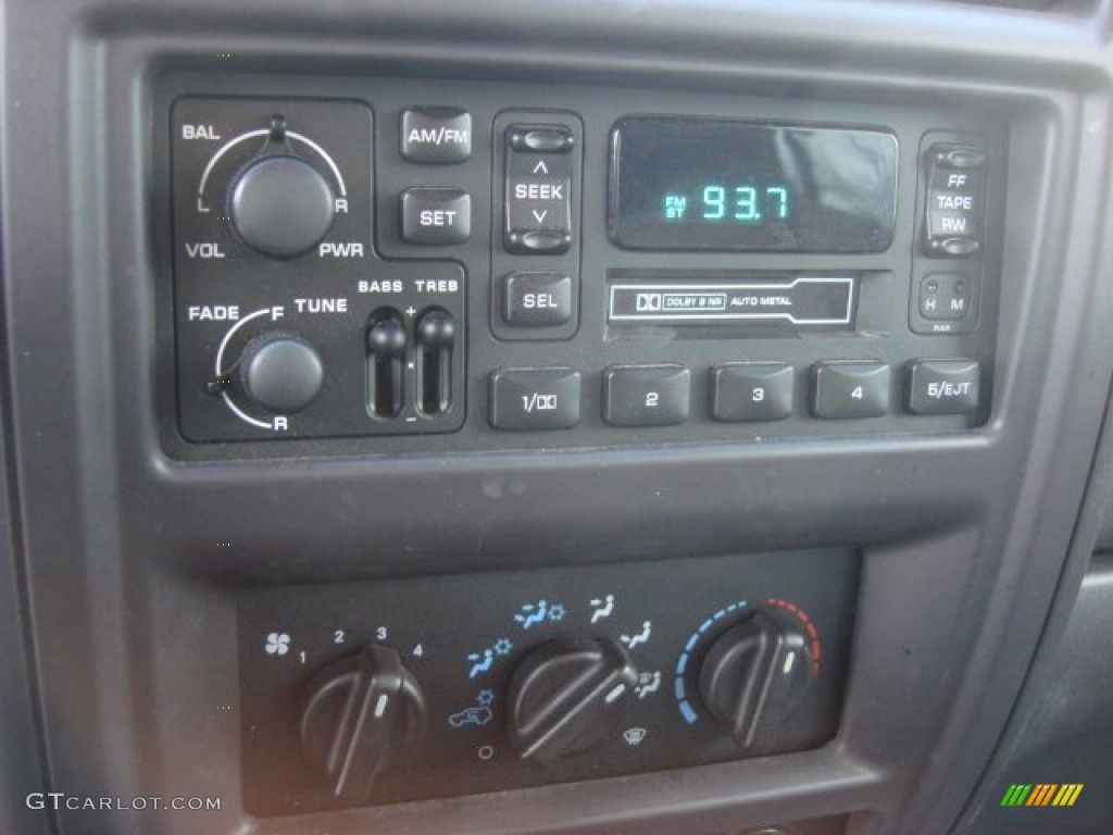 2001 Jeep Cherokee Sport 4x4 Audio System Photos