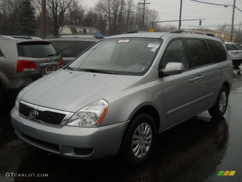 Clear Silver Kia Sedona