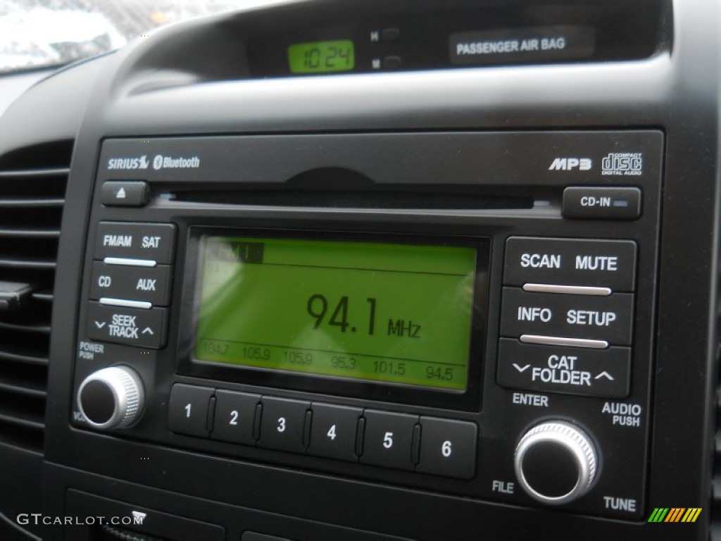 2011 Kia Sedona LX Audio System Photos