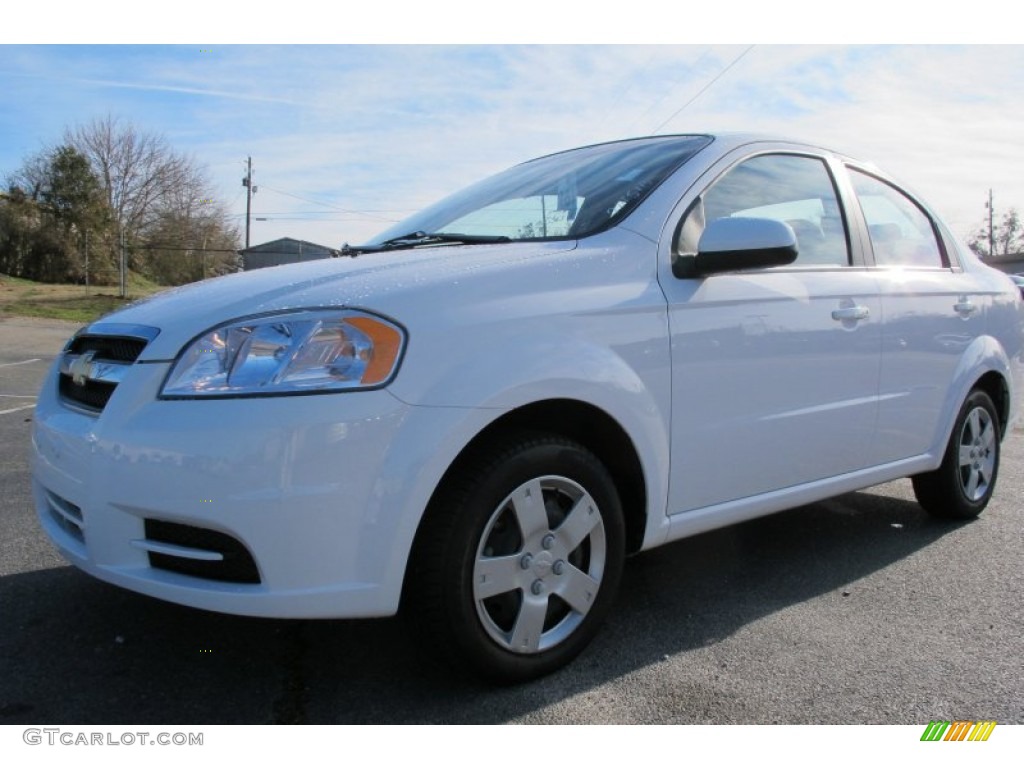 2010 Aveo LT Sedan - Summit White / Charcoal photo #3