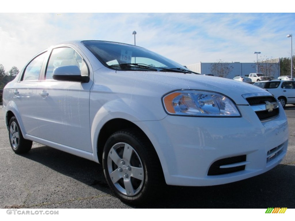 2010 Aveo LT Sedan - Summit White / Charcoal photo #9