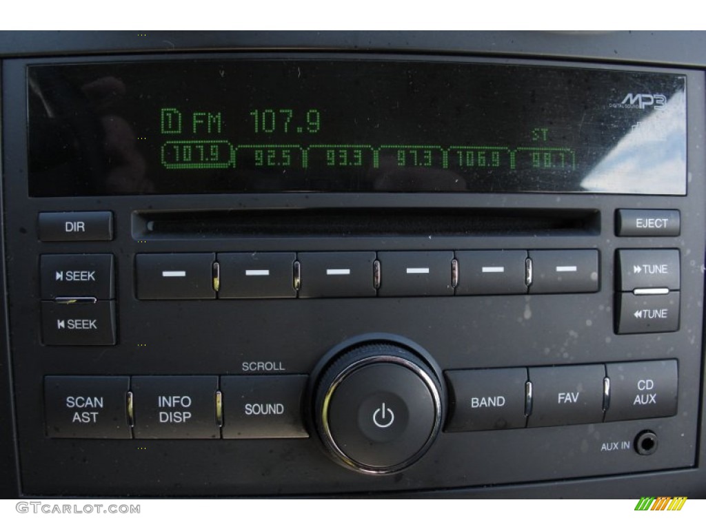 2010 Aveo LT Sedan - Summit White / Charcoal photo #21