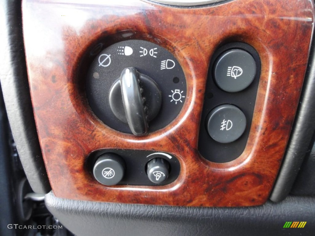 2005 GMC Envoy SLT 4x4 Controls Photos