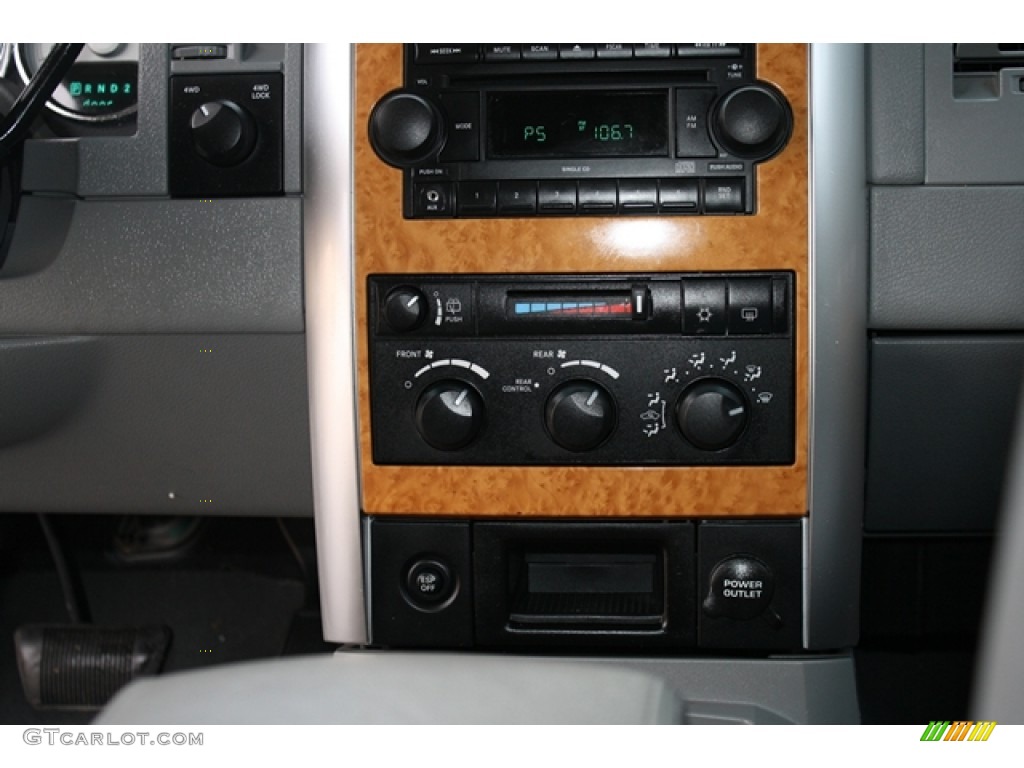 2007 Chrysler Aspen Limited 4WD Controls Photo #59838463