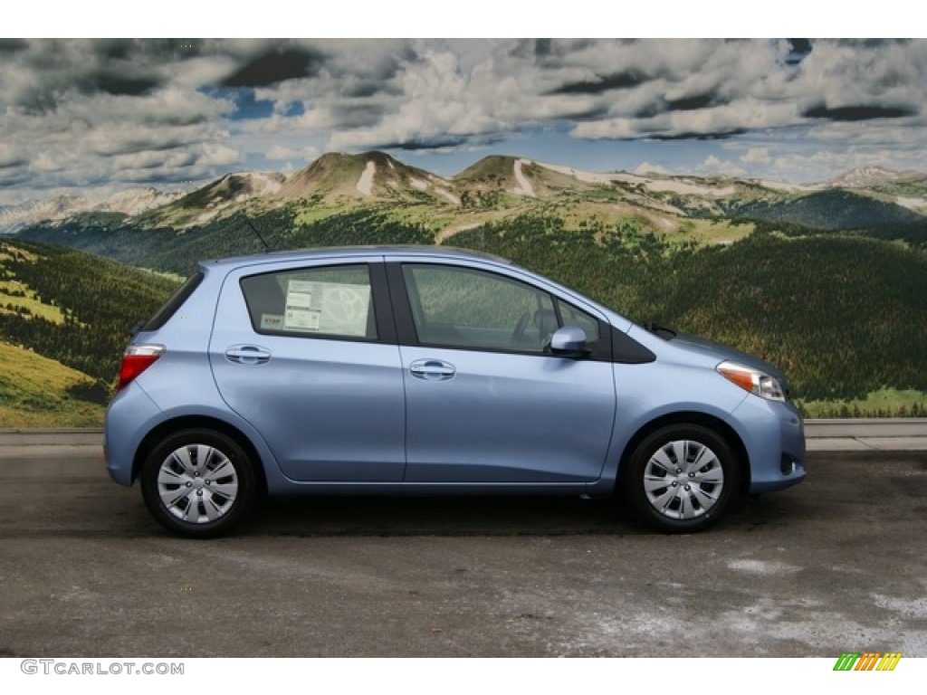 Wave Line Blue Pearl 2012 Toyota Yaris LE 5 Door Exterior Photo #59841030