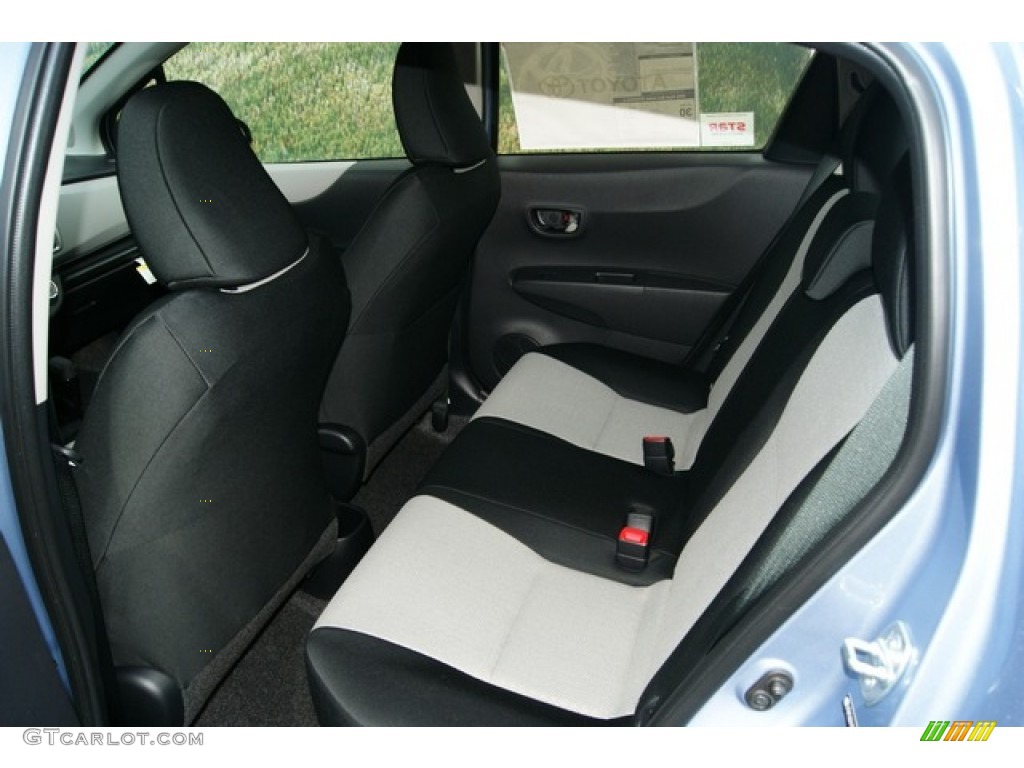 Ash Gray Interior 2012 Toyota Yaris LE 5 Door Photo #59841065