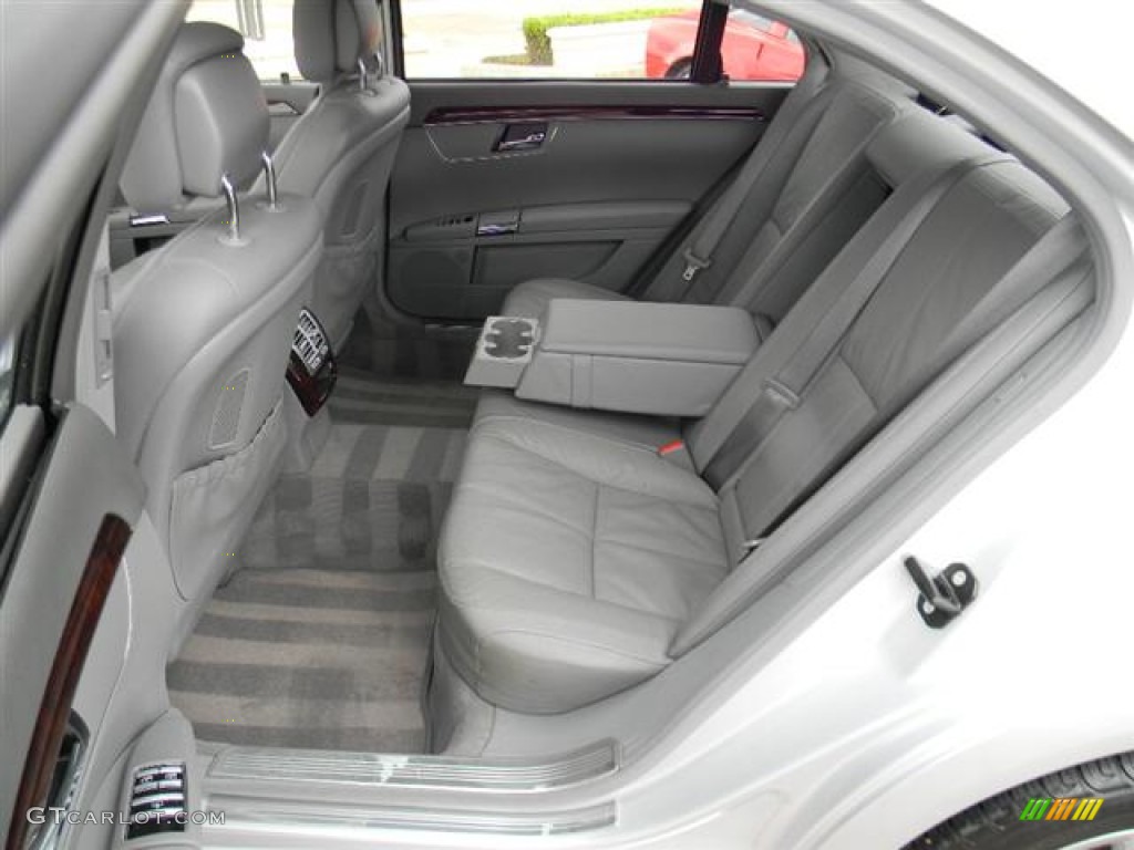 2007 Mercedes-Benz S 550 Sedan Rear Seat Photo #59843034
