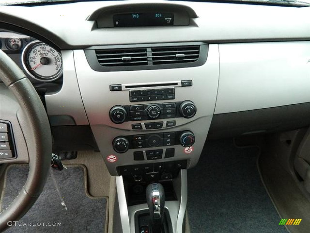 2010 Ford Focus SES Sedan Controls Photo #59845189