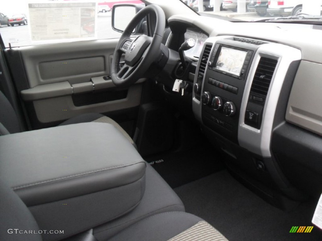 2012 Ram 1500 Big Horn Quad Cab 4x4 - Black / Dark Slate Gray/Medium Graystone photo #20