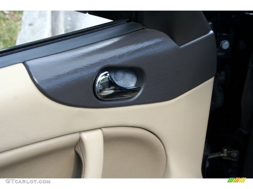 2002 9-3 SE Convertible - Cosmic Blue Metallic / Sand Beige photo #33