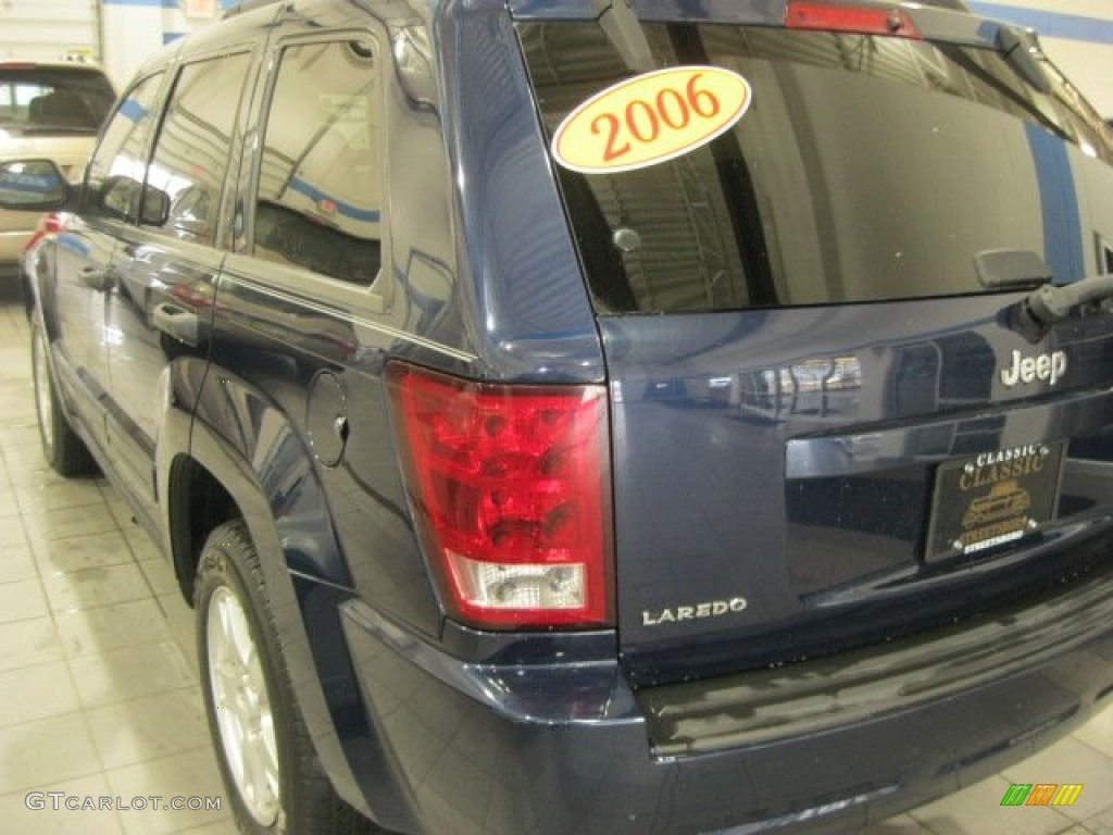 2006 Grand Cherokee Laredo - Midnight Blue Pearl / Medium Slate Gray photo #8