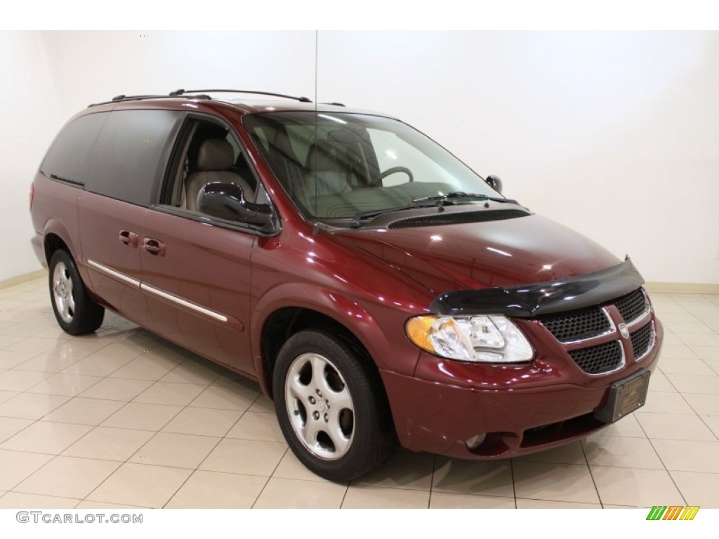 2002 Grand Caravan ES - Dark Garnet Red Pearl / Taupe photo #1