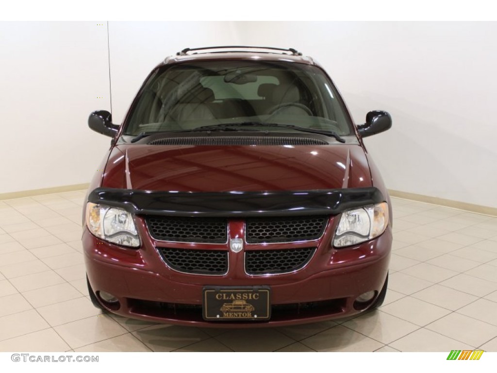 2002 Grand Caravan ES - Dark Garnet Red Pearl / Taupe photo #2
