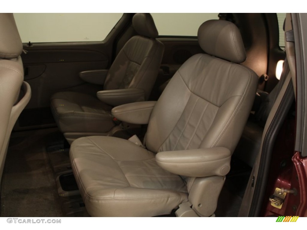 2002 Grand Caravan ES - Dark Garnet Red Pearl / Taupe photo #11