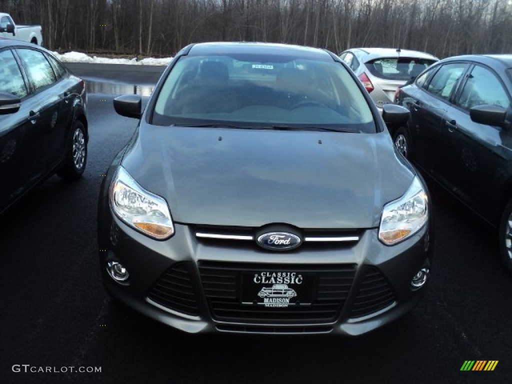 2012 Focus SE Sedan - Sterling Grey Metallic / Charcoal Black photo #2