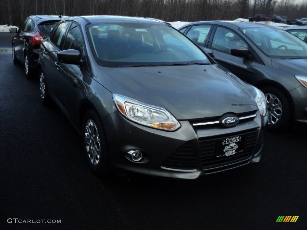 2012 Focus SE Sedan - Sterling Grey Metallic / Charcoal Black photo #3
