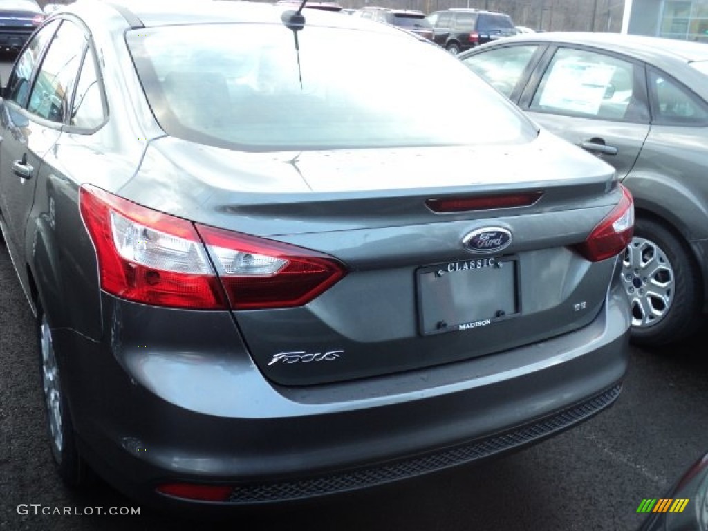 2012 Focus SE Sedan - Sterling Grey Metallic / Charcoal Black photo #4