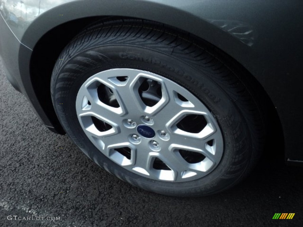 2012 Focus SE Sedan - Sterling Grey Metallic / Charcoal Black photo #5