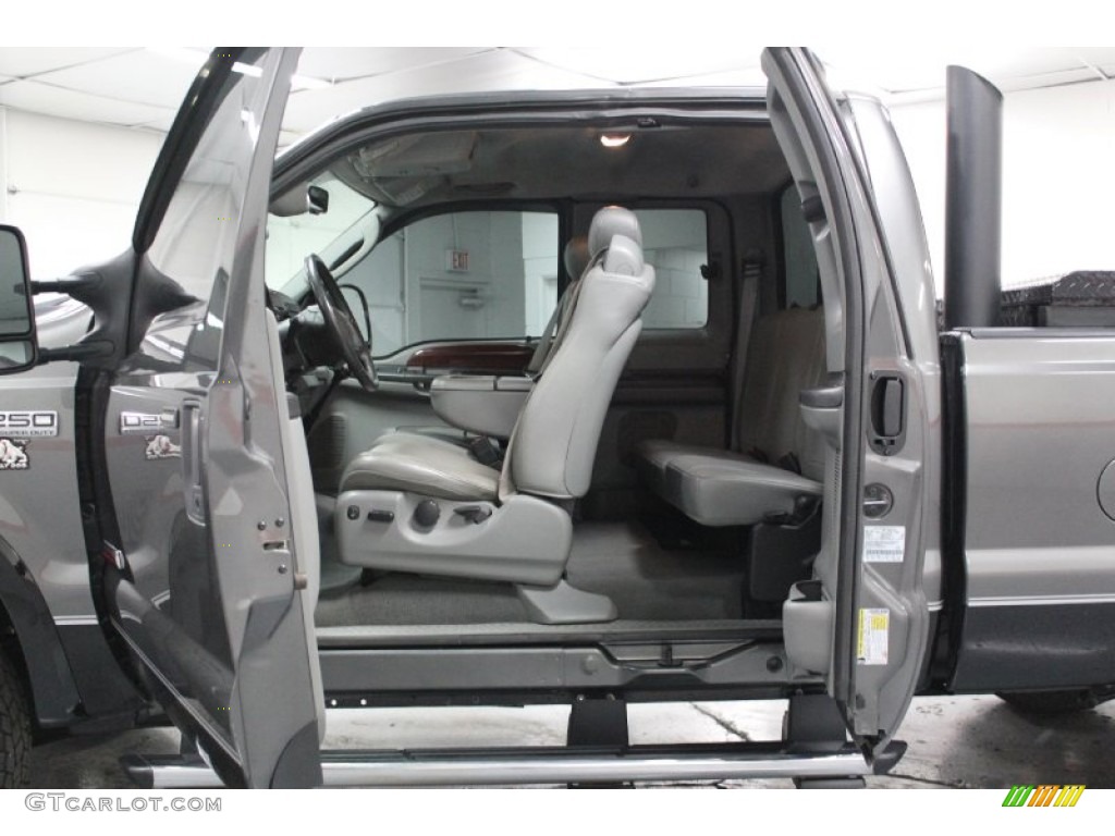 Medium Flint Interior 2006 Ford F250 Super Duty Lariat SuperCab 4x4 Photo #59861685