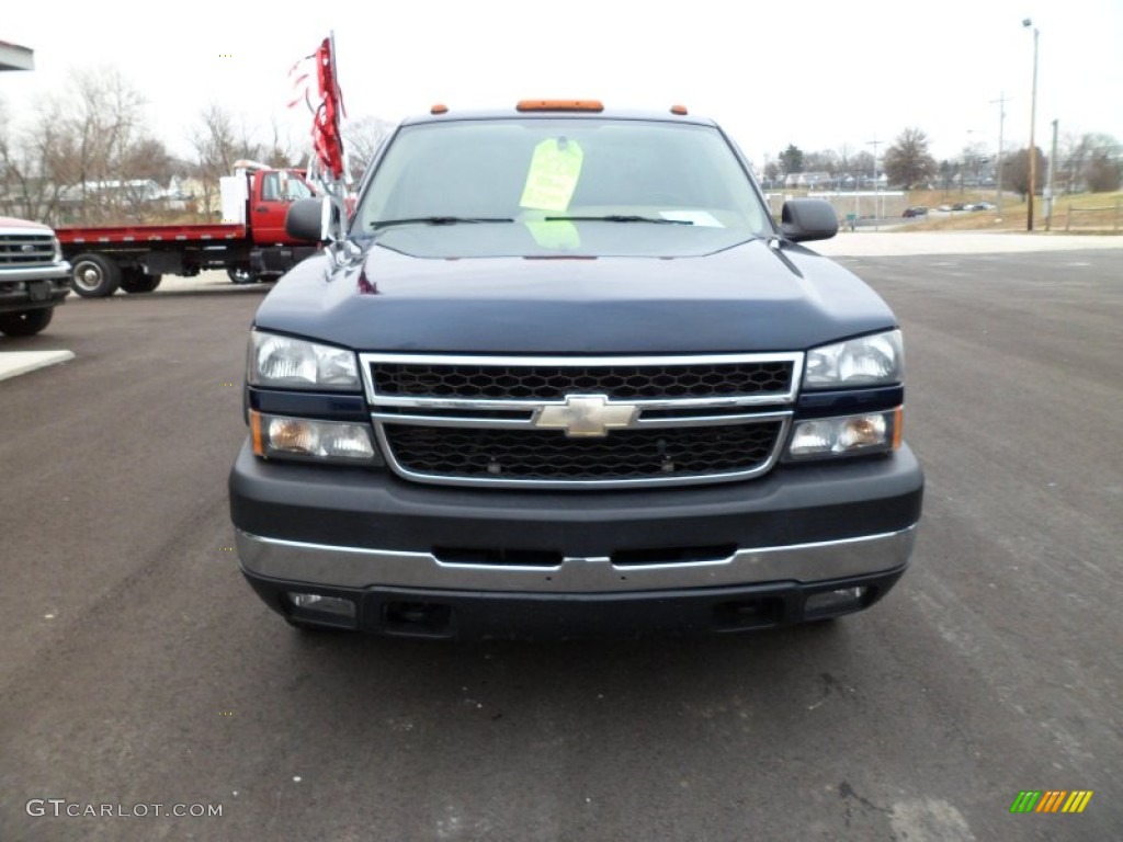 2006 Silverado 3500 LT Crew Cab 4x4 Dually - Dark Blue Metallic / Tan photo #3