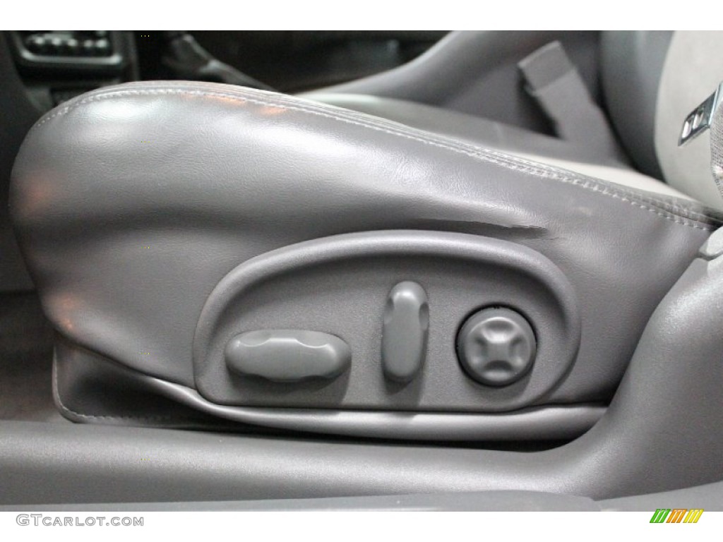 2004 Pontiac Bonneville GXP Controls Photo #59863245