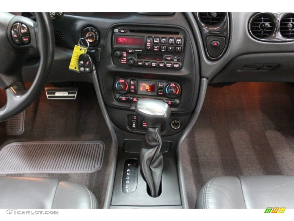 2004 Pontiac Bonneville GXP Controls Photo #59863545