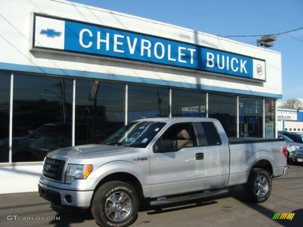 2010 F150 STX SuperCab 4x4 - Ingot Silver Metallic / Medium Stone photo #1