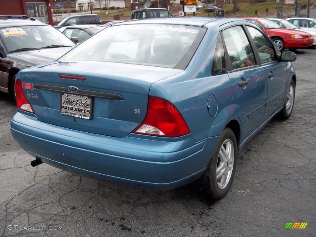 2000 Focus SE Sedan - Light Sapphire Blue Metallic / Medium Graphite photo #6