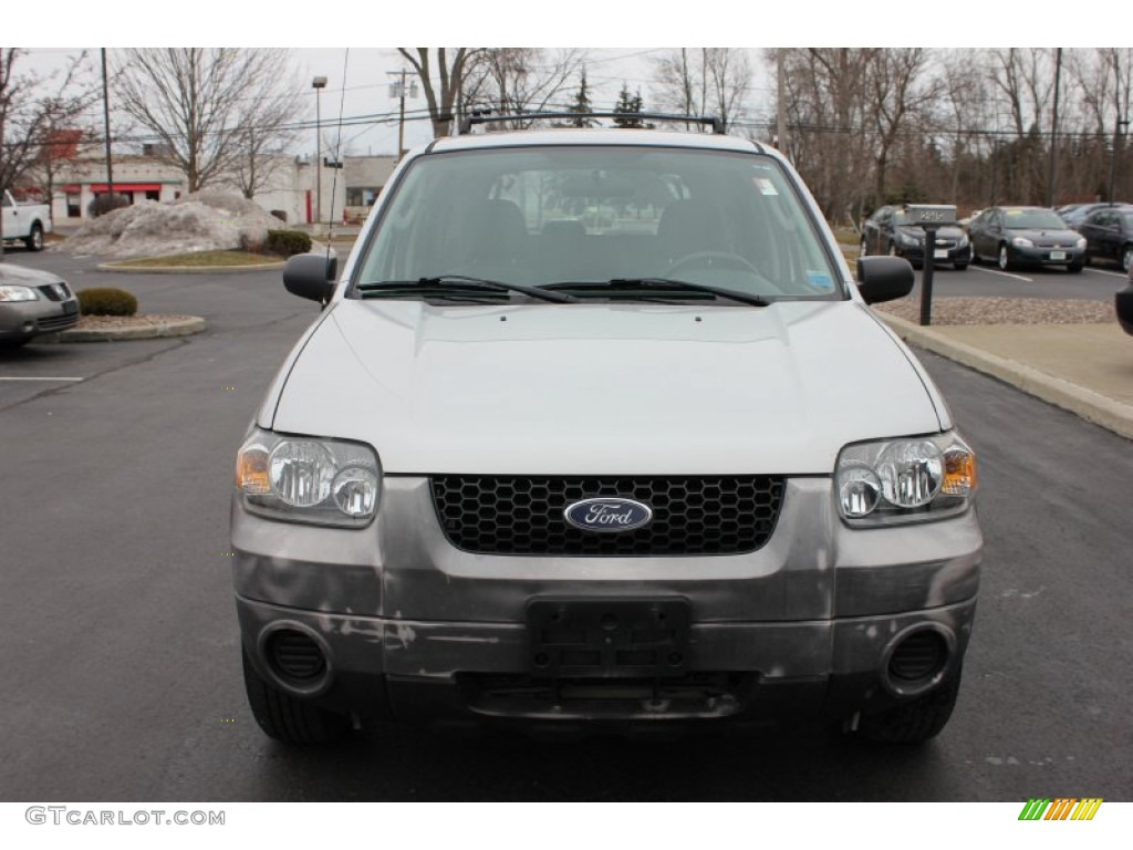 2005 Escape XLS - Silver Metallic / Medium/Dark Flint Grey photo #17