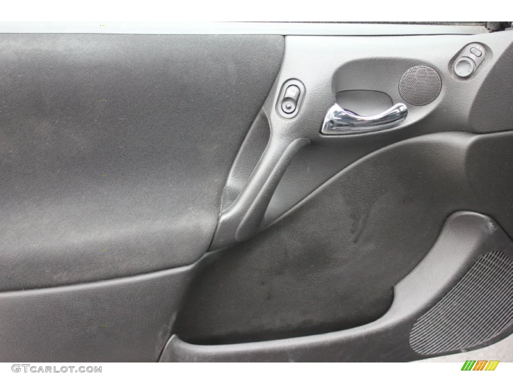 2003 L Series L200 Sedan - Black / Black photo #8