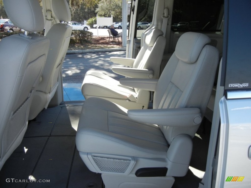 Medium Slate Gray/Light Shale Interior 2009 Chrysler Town & Country Touring Photo #59868290