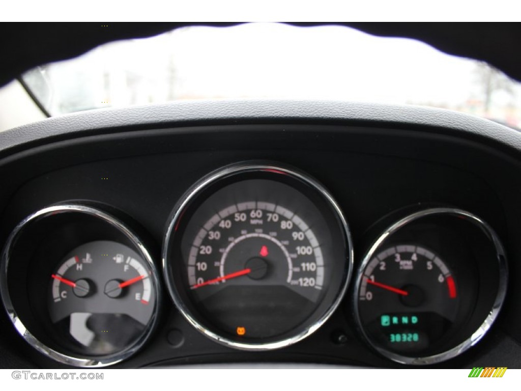 2010 Caliber SXT - Optic Green Metallic / Dark Slate Gray photo #6