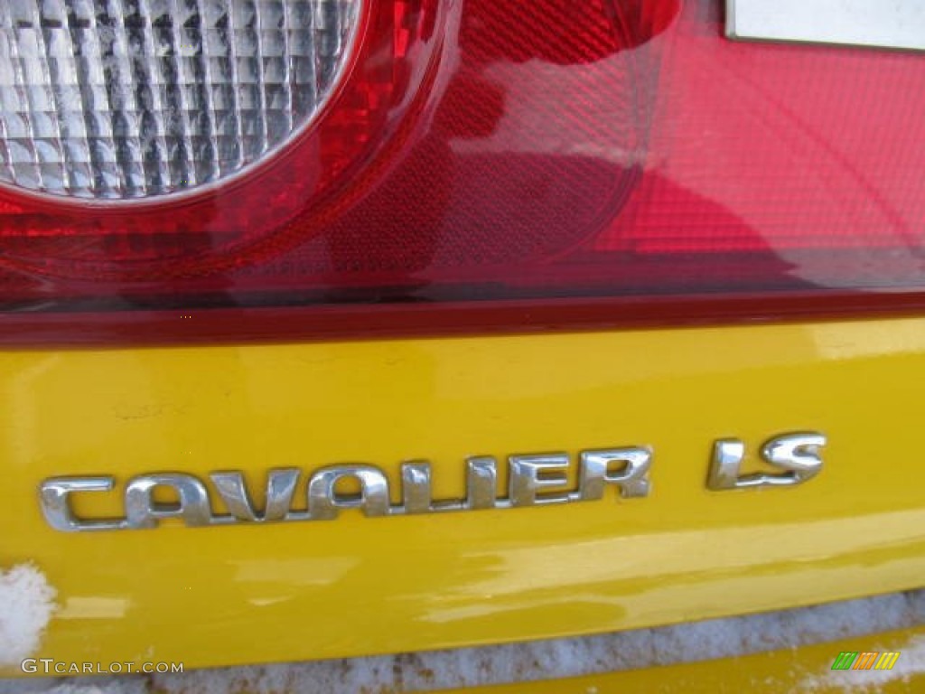 2003 Chevrolet Cavalier LS Coupe Marks and Logos Photos