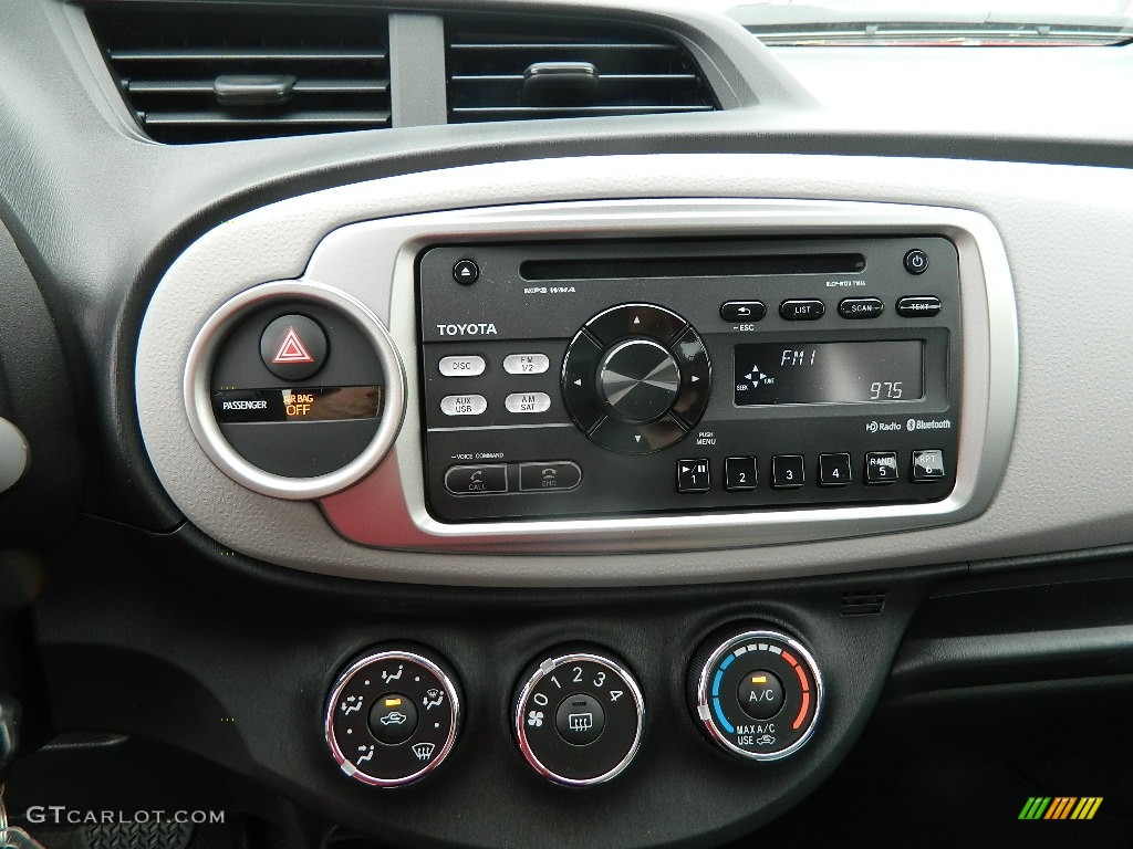 2012 Toyota Yaris LE 3 Door Controls Photos