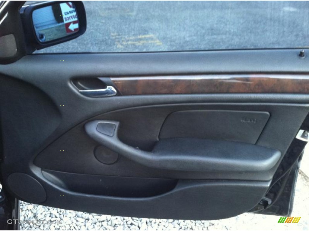 2002 3 Series 325i Sedan - Jet Black / Black photo #32