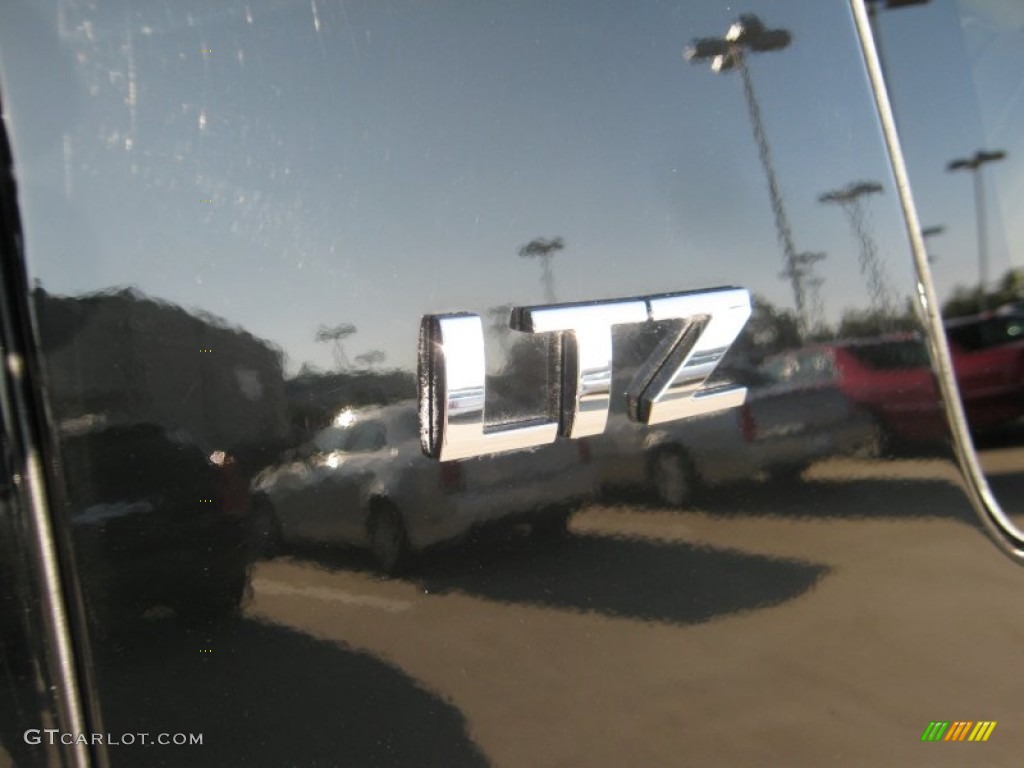 2009 Chevrolet Suburban LTZ Marks and Logos Photos
