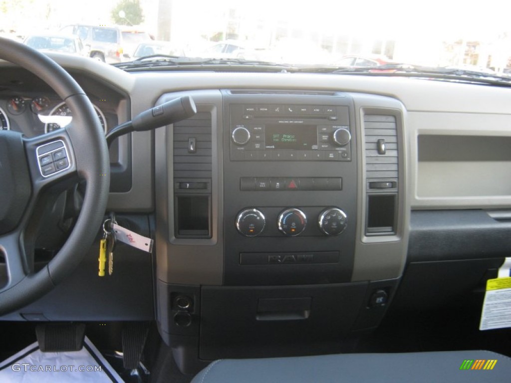 2012 Ram 1500 Express Quad Cab - Black / Dark Slate Gray/Medium Graystone photo #8