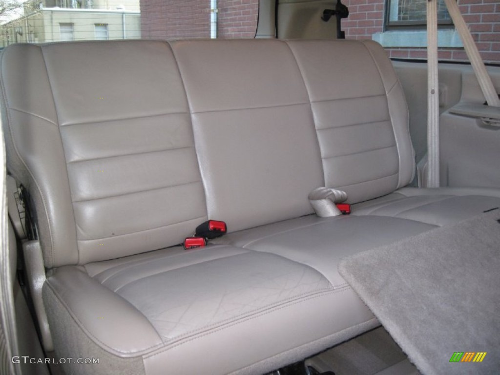 2002 Excursion Limited 4x4 - Oxford White / Medium Parchment photo #20