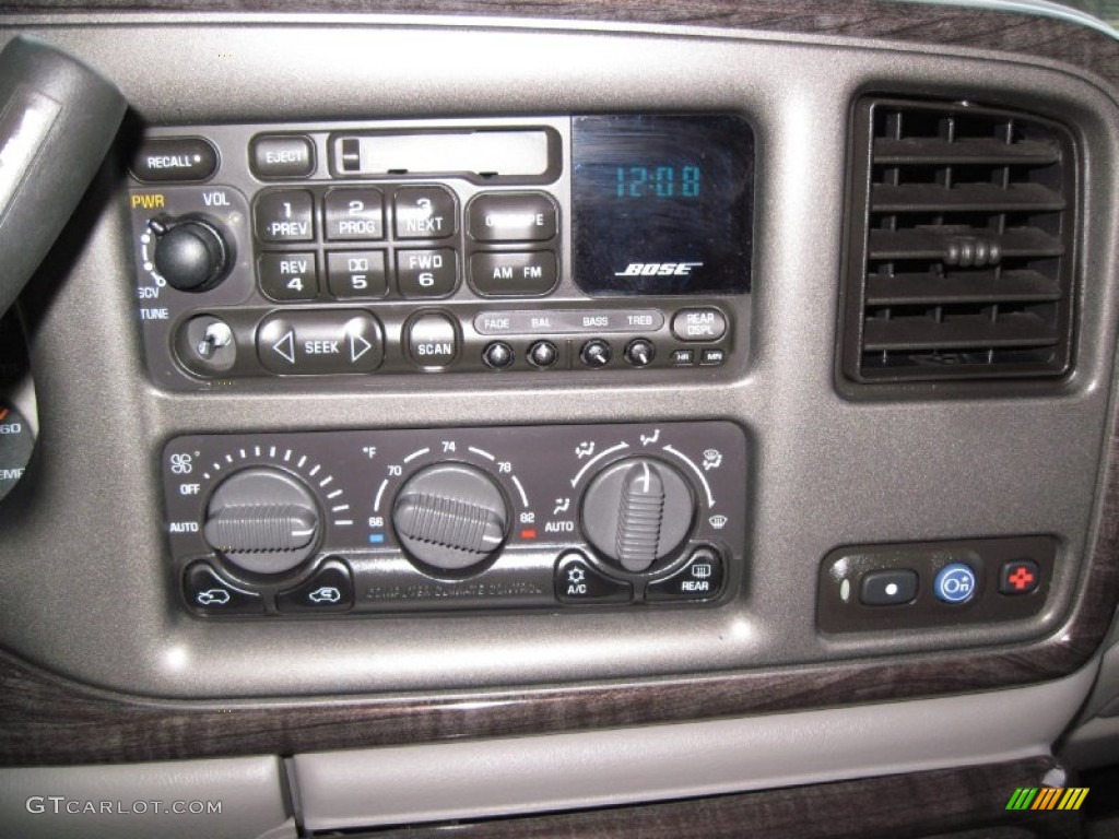2002 GMC Yukon Denali AWD Controls Photo #59898032