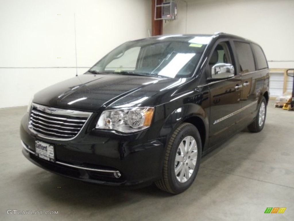 2012 Town & Country Touring - L - Brilliant Black Crystal Pearl / Black/Light Graystone photo #1