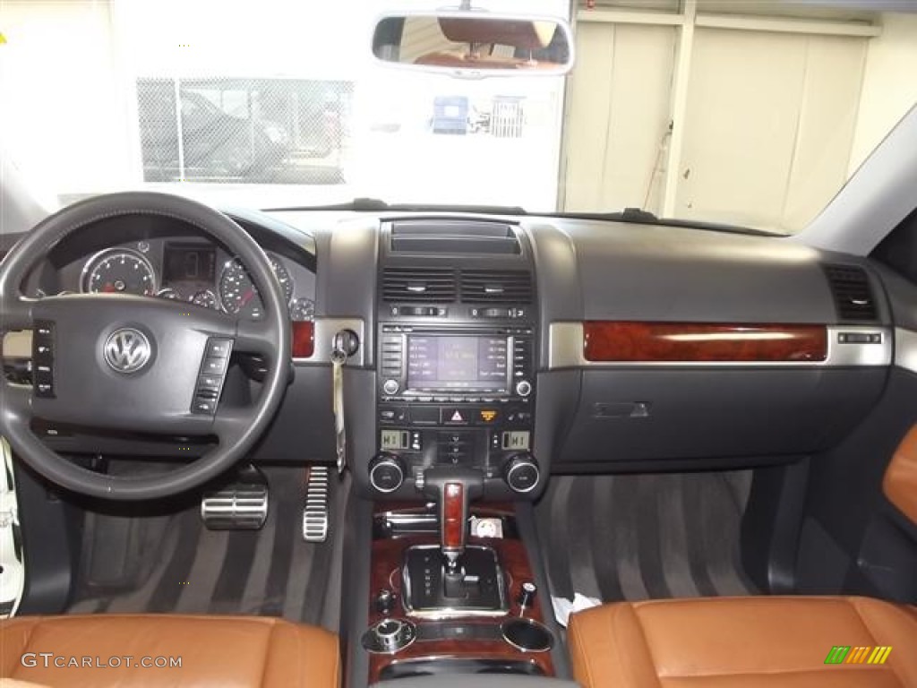 2004 Volkswagen Touareg V8 Teak Dashboard Photo #59901545