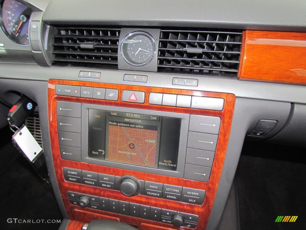 2004 Volkswagen Phaeton V8 4Motion Sedan Controls Photo #59901563