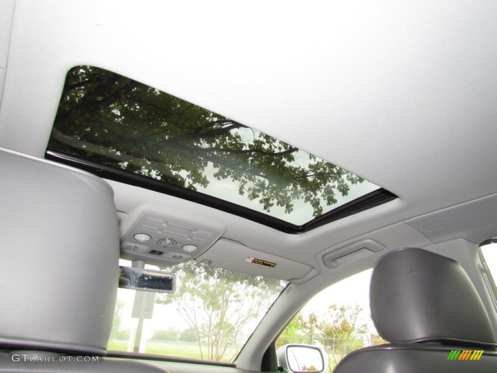 2004 Volkswagen Phaeton V8 4Motion Sedan Sunroof Photos