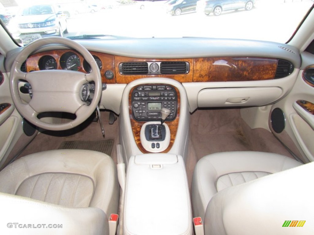 2002 Jaguar XJ XJ8 Oatmeal Dashboard Photo #59901946